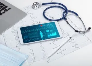 Stéthoscope et tablette de suivi